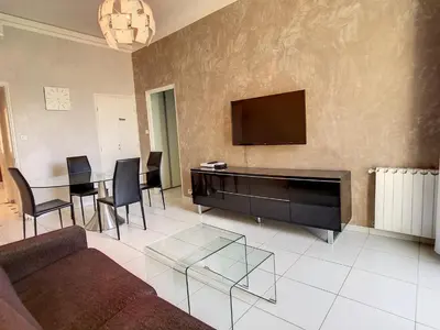 Télévision ou salle de divertissement dans l'établissement Quality 1 bedroom rue du Canada 5 mins Croisette 208