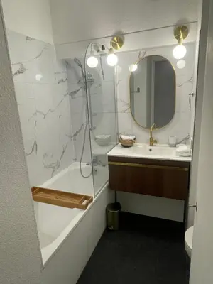 Salle de bains dans l'établissement Vue mer, climatisation, 10 min des plages