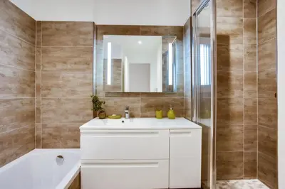 Salle de bains dans l'établissement Appartement Alexandre lumineux avec superbe vue mer
