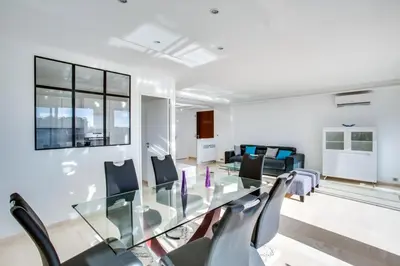 Coin salon dans l'établissement Appartement Alexandre lumineux avec superbe vue mer