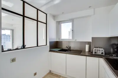 Cuisine ou kitchenette dans l'établissement Appartement Alexandre lumineux avec superbe vue mer