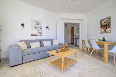 Coin salon dans l'établissement Sublime Two bedroom apartment with Terrace