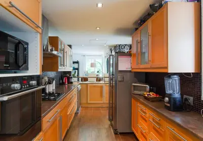 Cuisine ou kitchenette dans l'établissement Superb Villa, heated swimming pool, central location, secluded gardens