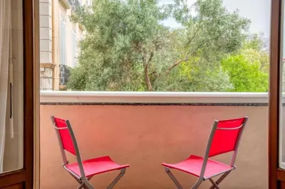 Balcon ou terrasse dans l'établissement Magnifique appartement T3 centre Cannes