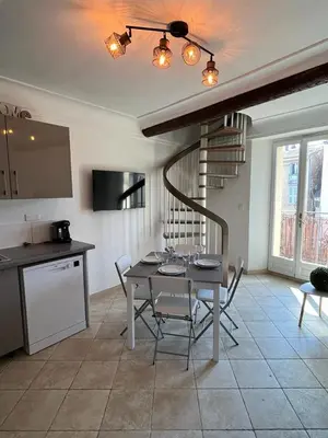 Cuisine ou kitchenette dans l'établissement Duplex vieille ville