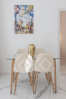 Plan de l'établissement LB Vacation Rentals I Renovated Apt Minutes from Beach - Palais - 30m2 Terrace