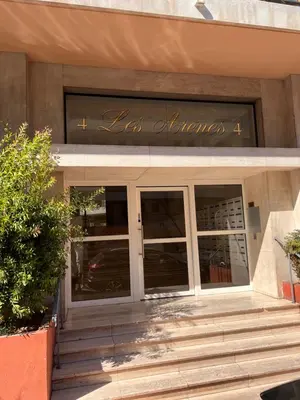 Façade ou entrée de l'établissement Les Arènes - Cannes centre, Charmant 2 pièces récemment rénové de 45 m2 avec sa terrasse de 10 m2