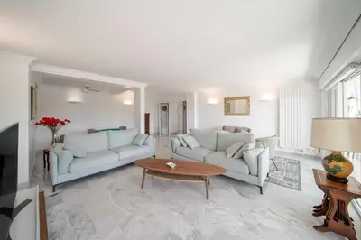 Coin salon dans l'établissement Bright apartment with sea view - Palm Beach