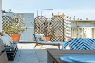 Balcon ou terrasse dans l'établissement 2-Br Rooftop in Palm Beach 2-min walk to beaches