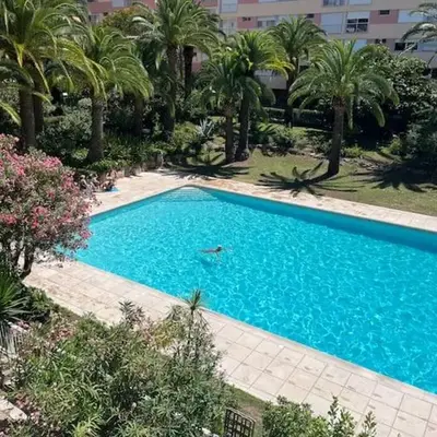 Petit deux pièces avec piscine