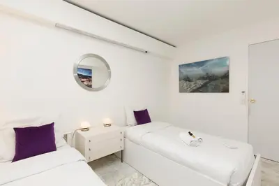 Un ou plusieurs lits dans un hébergement de l'établissement Palm Beach 3 chambres