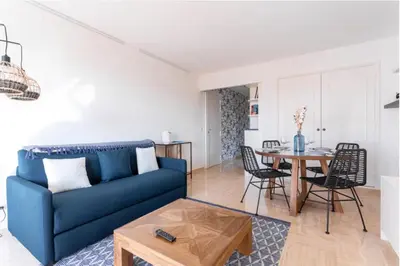 Coin salon dans l'établissement Cocoon with garden near the sea