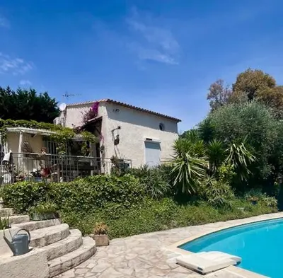 Piscine de l'établissement Villa French Riviera ou située à proximité