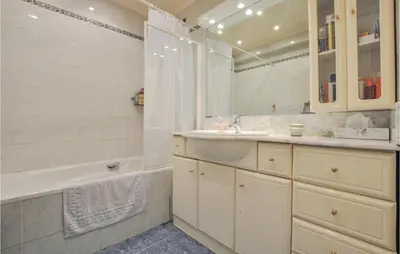 Salle de bains dans l'établissement 1 Bedroom Awesome Apartment In Cannes