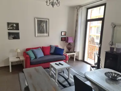 Coin salon dans l'établissement La MASCOTTE 3