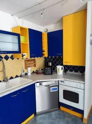 Cuisine ou kitchenette dans l'établissement appartement rez de jardin 6 personnes cagnes sur mer 06 piscine et tennis