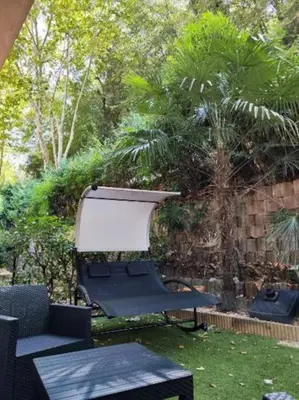 Jardin de l'établissement appartement rez de jardin 6 personnes cagnes sur mer 06 piscine et tennis
