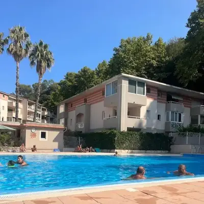 appartement rez de jardin 6 personnes cagnes sur mer 06 piscine et tennis