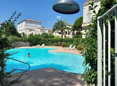 Piscine de l'établissement Appartement 2 pièces dans résidence avec piscine Isola Bella ou située à proximité