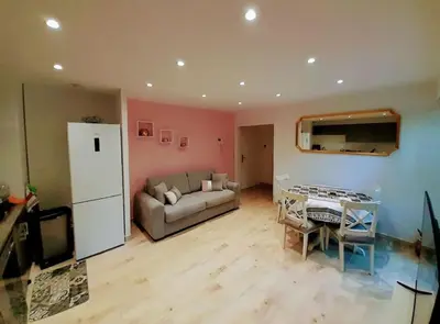 Cuisine ou kitchenette dans l'établissement Appartement 2 pièces dans résidence avec piscine Isola Bella