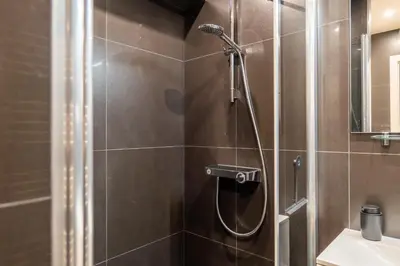 Salle de bains dans l'établissement Cozy 1-Br Apartment heart of Palm Beach district