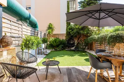 Jardin de l'établissement Cozy 1-Br Apartment heart of Palm Beach district