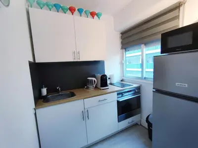 Cuisine ou kitchenette dans l'établissement Studio T1- 2 min des Plages - Golf-Juan - Clim&Wifi