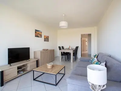 Télévision ou salle de divertissement dans l'établissement Apartment Le Cagnes Beach-3 by Interhome