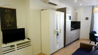 Télévision ou salle de divertissement dans l'établissement Proche Carlton & Croisette, Appartement 302 - Palmazur Vacances