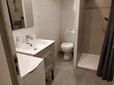 Salle de bains dans l'établissement Le Palais du Tropique