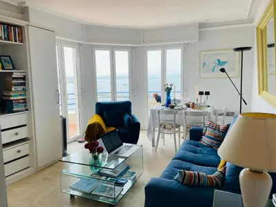 Coin salon dans l'établissement Great Apartment with amazing SEA view at Cap d'Antibes
