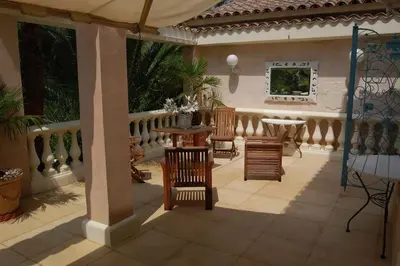 Balcon ou terrasse dans l'établissement Dans villa spa hammam sauna piscine, 5 chambres