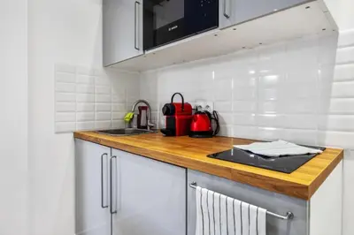Cuisine ou kitchenette dans l'établissement Cozy apartment near the beach