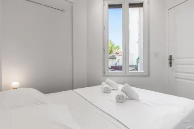 Un ou plusieurs lits dans un hébergement de l'établissement Cozy apartment near the beach