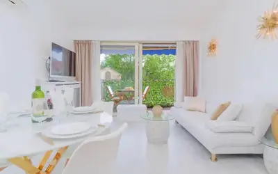 Télévision ou salle de divertissement dans l'établissement Le Concorde - Charmant appt avec terrasse