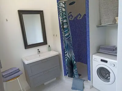 Salle de bains dans l'établissement Studio with garden and pool