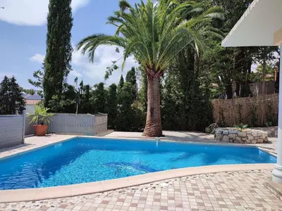 Piscine de l'établissement Studio with garden and pool ou située à proximité