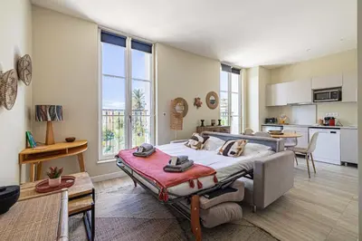 Cuisine ou kitchenette dans l'établissement Quiet and luxurious studio - Cannes Center