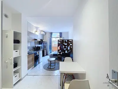 Cuisine ou kitchenette dans l'établissement L'horloge I - Studio - 15 min Palais - Cannes