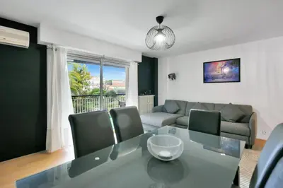 Coin salon dans l'établissement Le Sun Valley - Vidéoprojecteur et Terrasse Zen