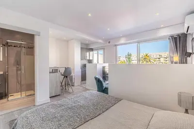 Un ou plusieurs lits dans un hébergement de l'établissement Magnificent studio with terrace - center of Cannes