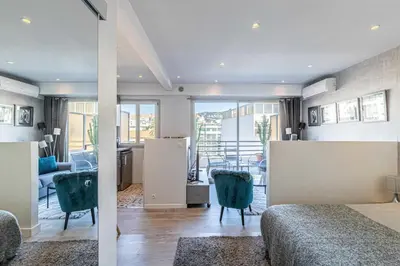 Coin salon dans l'établissement Magnificent studio with terrace - center of Cannes