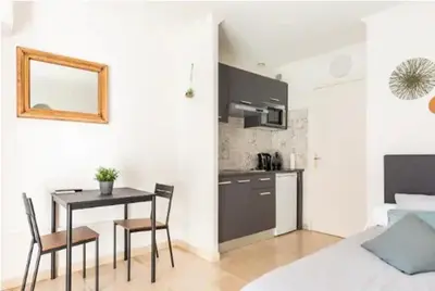 Cuisine ou kitchenette dans l'établissement L'Ariane - Studio - 5 min Plage - Climatisé