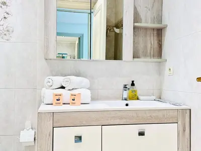 Salle de bains dans l'établissement Le Splendide - studio croisette - vue mer