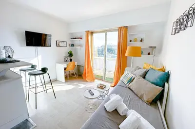 Télévision ou salle de divertissement dans l'établissement GUIGNON - Apart sunny comfort close to the Port & Station