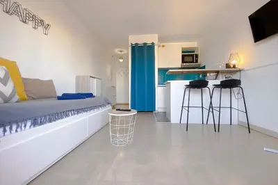 Cuisine ou kitchenette dans l'établissement GUIGNON - Apart sunny comfort close to the Port & Station