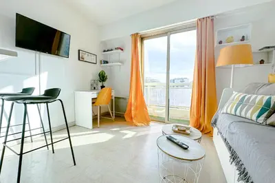 Télévision ou salle de divertissement dans l'établissement GUIGNON - Apart sunny comfort close to the Port & Station