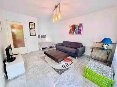 Coin salon dans l'établissement L'Eden : Apt 4 Prs, clim, parking,300 m des plages
