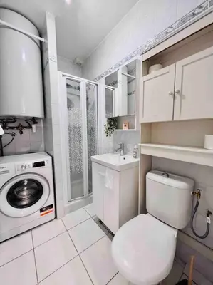 Salle de bains dans l'établissement Le Red Light : Apt 4 Prs, Clim, 300m des plages