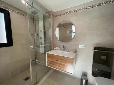 Salle de bains dans l'établissement Capleouna-Villa la Cabane